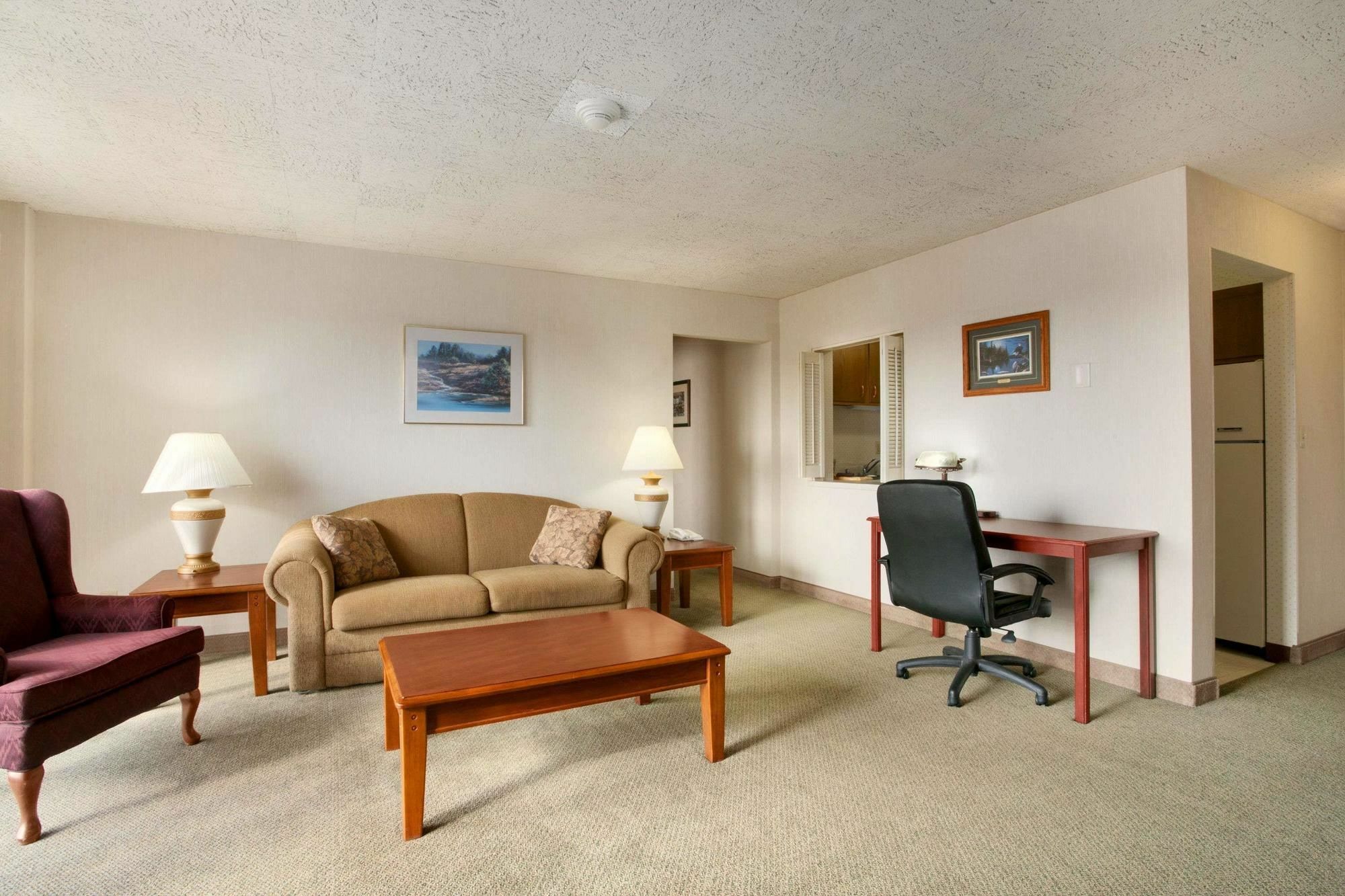 Clarion Pointe Rhinelander Downtown Hotel Exterior foto