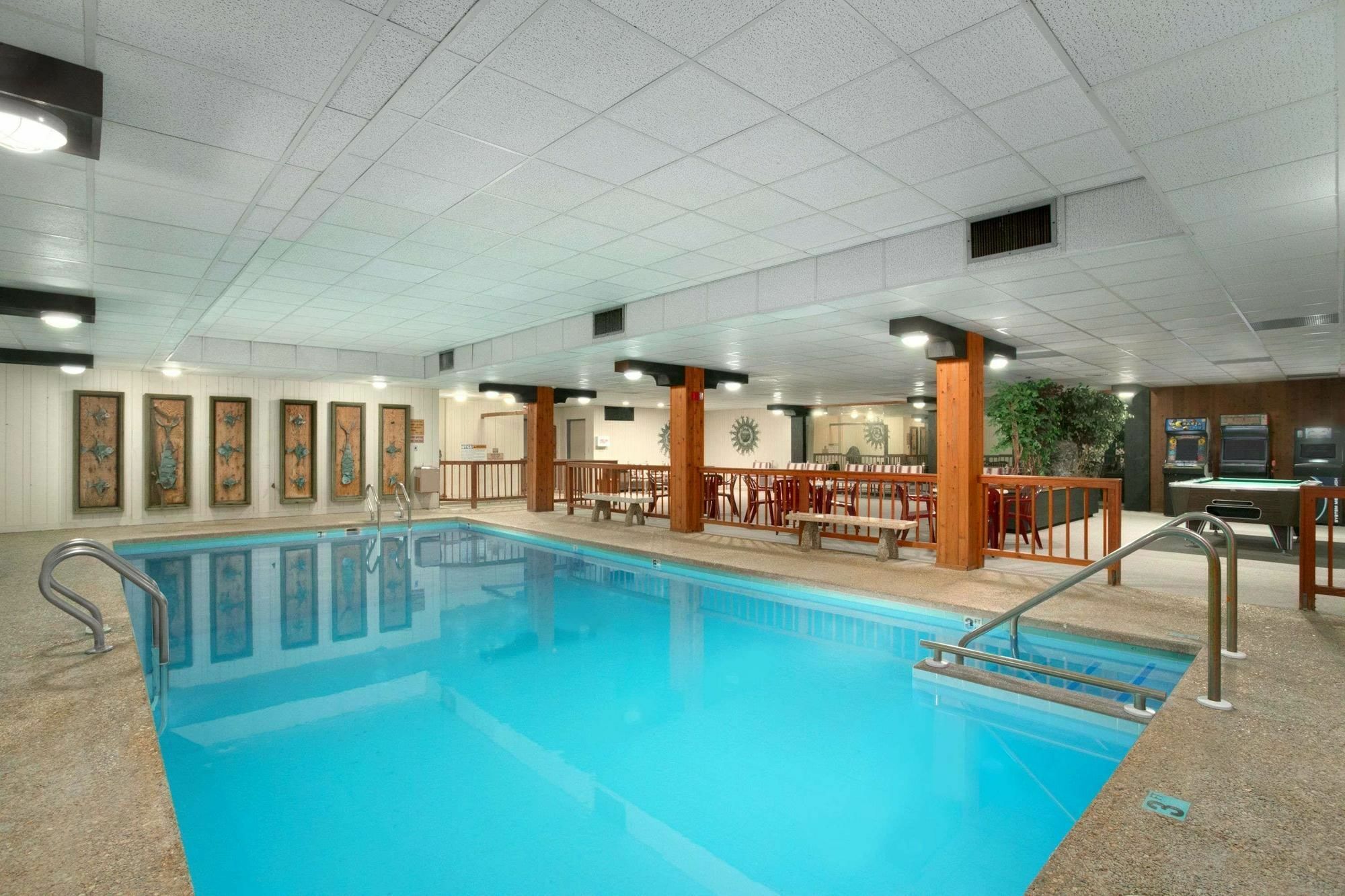 Clarion Pointe Rhinelander Downtown Hotel Exterior foto